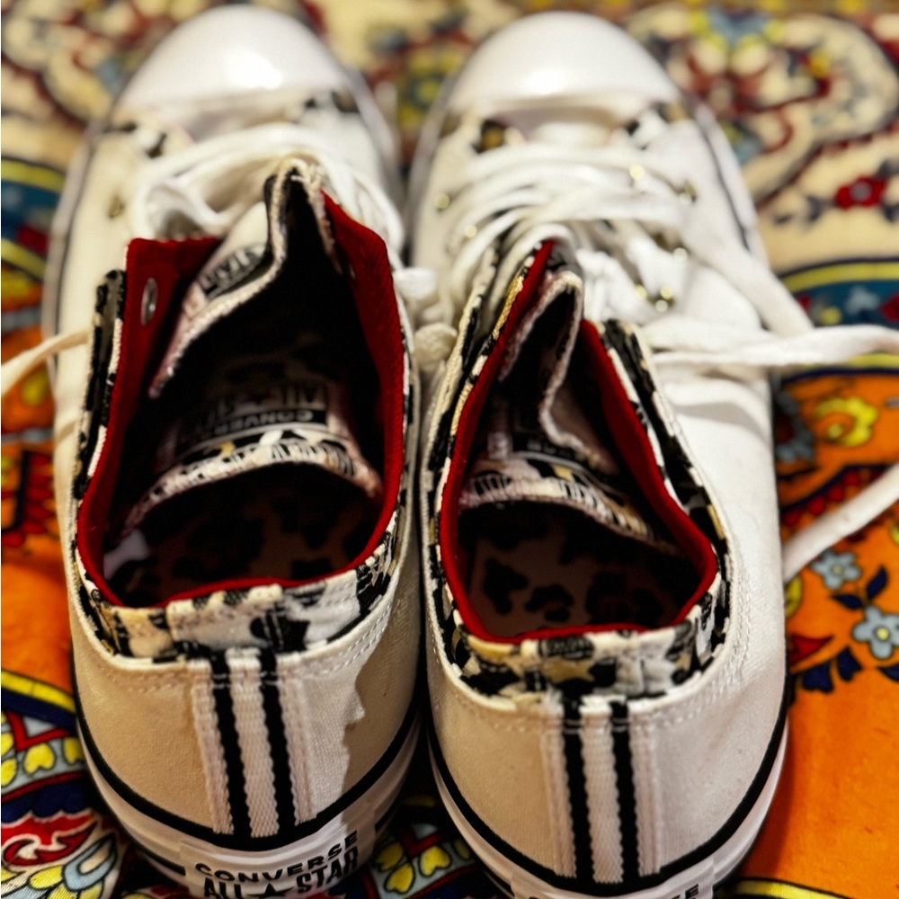 Converse size 9